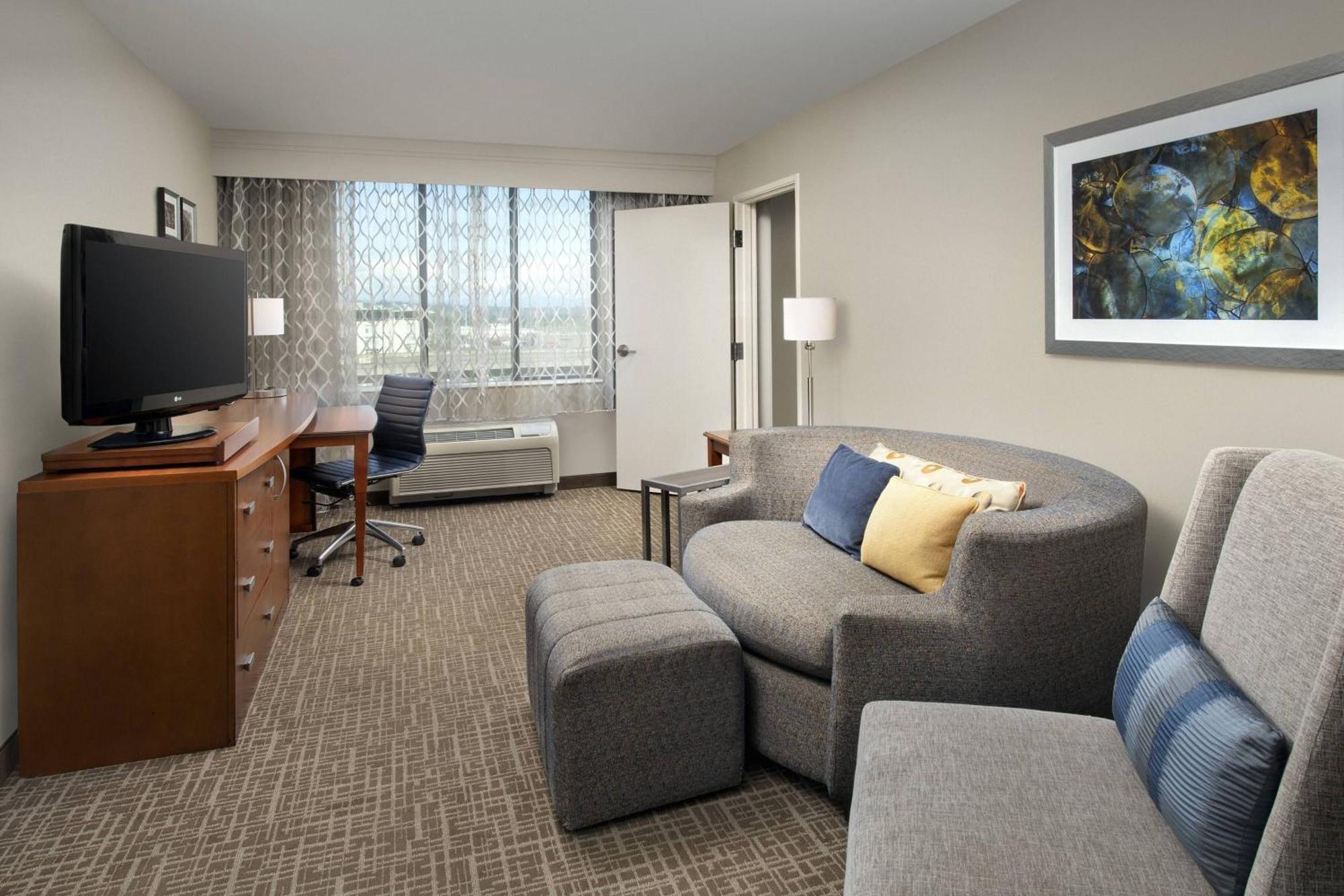Courtyard Tacoma Downtown Hotel Exterior foto